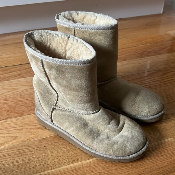 UGGS- vintage short Uggs (sand) - Picture 2 of 6